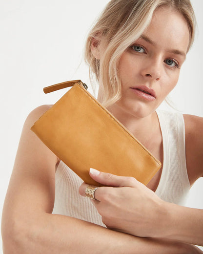 Juju & Co. Large Capri Wallet Tan